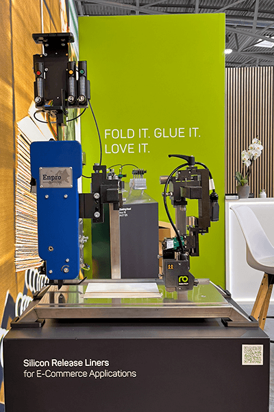 Application of silicone release liners and tear strips with the Enpro Multiapplication system and the Vivo 18 coating head from Robatech (demo unit)