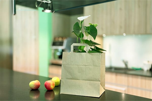 Paper carrier bags can be reliably glued at high speed with cold glue application heads from Robatech.
